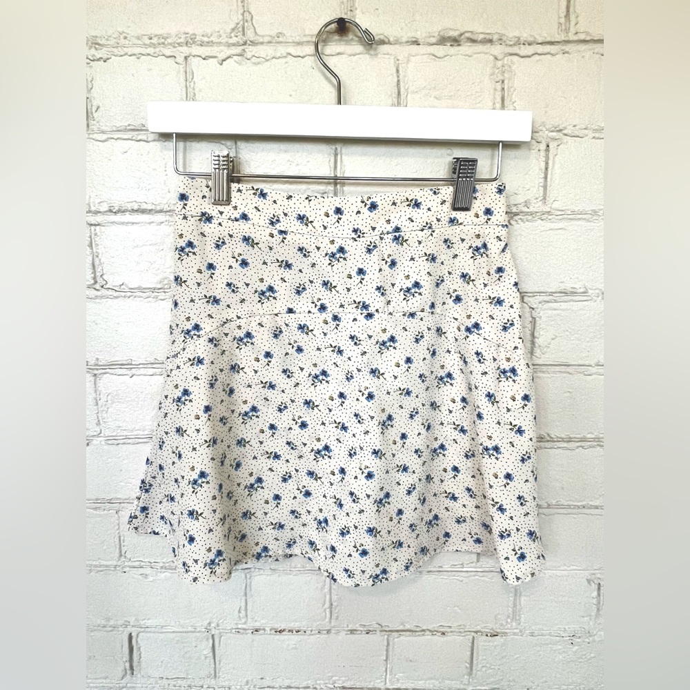 Like new! Altar’d State Floral White and Blue Skort, Size S